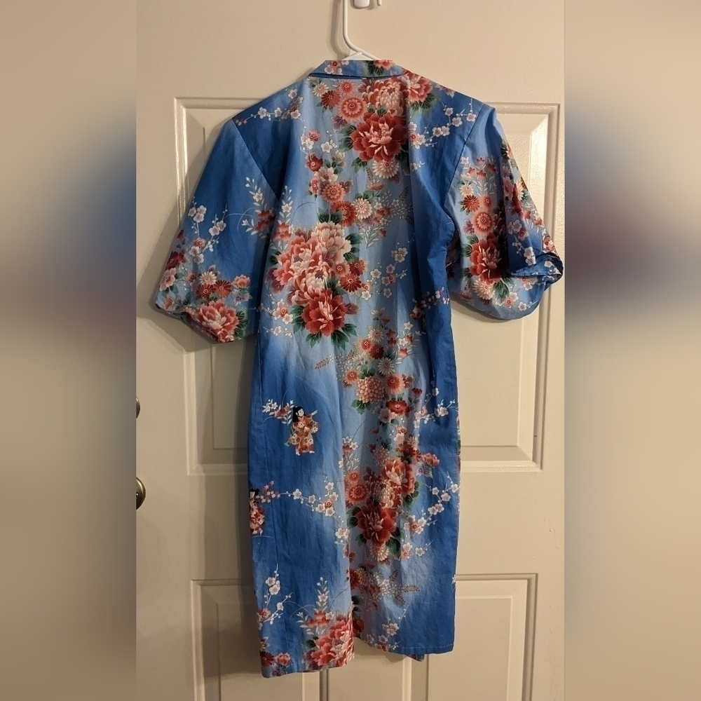 Sakuri Shoji Co. Floral Kimono Size 35, Blue with Pink and Red Flowers - Picture 3 of 11